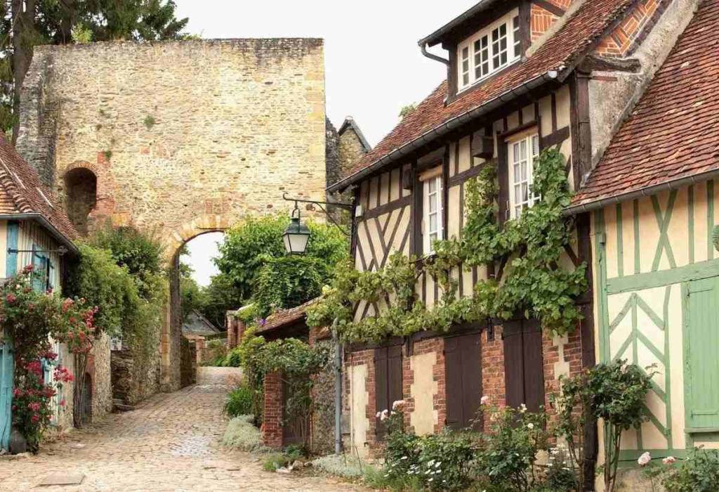 Visit Gerberoy, one of the most beautiful villages in France | Le Clermotel